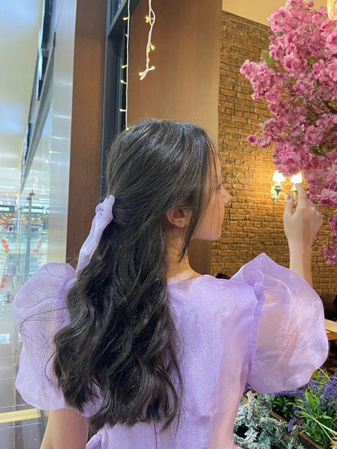 Cute curly hairstyle with purple bow for brunette
Fabulous place with flowers and brick walls
Puffy purple dress Lilac Dress Aesthetic, Purple Cute Dress, Purple Dress Aesthetic, Annika Volkov, Beautiful Pose, Purple Girls Dress, Light Purple Dress, Purple Cute, Royal Girls