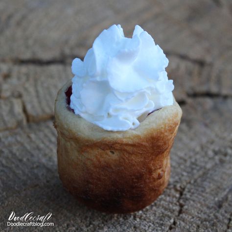 Campfire Recipes Dessert, Dessert Over Campfire, Campfire Eclairs Crescent Rolls, Woof Em Recipes, Camp Deserts, Cabin Treats, Crescent Roll Cups, Crescent Roll Pies, Camping Treats