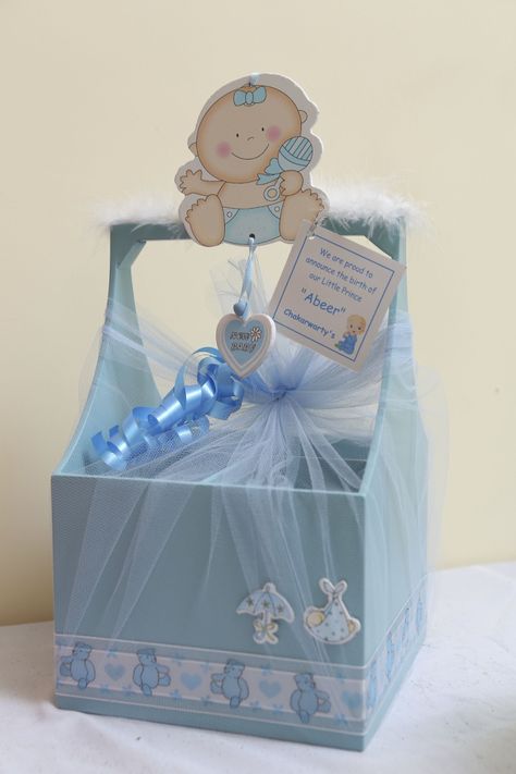 Gift packaging for your baby boy's first birthday invitation. Baby Arrival Gifts, Baby Shower Return Gifts, Return Gifts For Kids, Mr Onederful Birthday, Birthday Return Gifts, Baby Shower Wrapping, Baby Shower Souvenirs, Baby Boy Announcement, Wedding Gifts Packaging