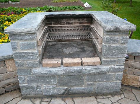 Stone Barbecue Design, Stone Bbq Ideas, Stone Barbecue, Built In Outdoor Grill, Brick Grill, Stone Backyard, Outdoor Stone Fireplaces, Stone Bbq, Outdoor Grill Area