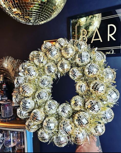 Gold Disco Mirror Ball Wreath Party Wedding Decoration Wall Art Disco Christmas Party Theme, Disco Wreath, Disco Christmas Decorations, Kitsch Wreath, Disco Wedding Decor, Disco Ball Christmas, Disco Decor, Christmas Disco, Wreath Party