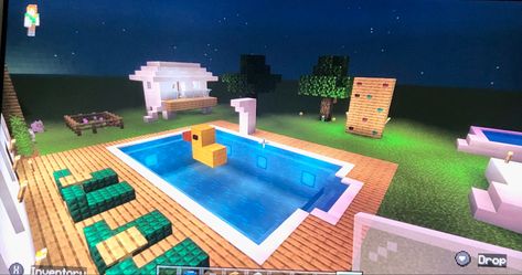 Table And Chair Minecraft, Minecraft Pool Design, Pool Ideas Minecraft, Backyard Ideas Minecraft, Backyard Minecraft Ideas, Minecraft Waterpark, Minecraft Bathtub, Minecraft Pool Table, Backyard Minecraft