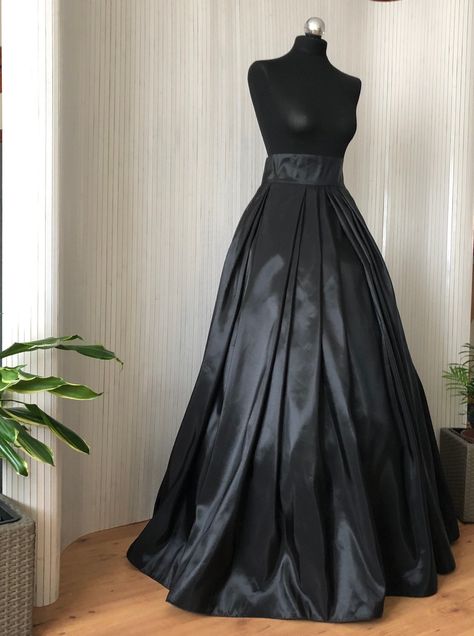 Prom Skirt, Ball Skirt, Fishtail Skirt, Happy Fashion, Wedding Top, 50s Dresses, Dress Code, Polka Dot Dress, Black Skirt