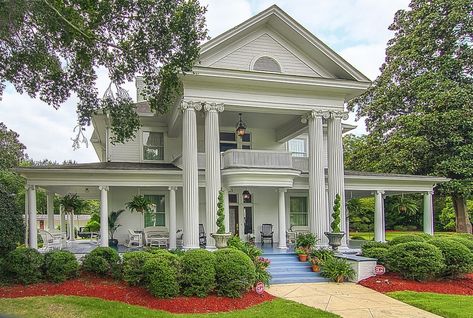 c. 1913 Greek Revival in Four Oaks, North Carolina - OldHouses.com Greek Revival Home, Southern Mansions, Historic Homes For Sale, Old Homes, Greek Columns, Classical House, Antebellum Homes, Revival Architecture, Neo Classical