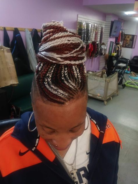 Faux Dreads, Braids With Shaved Sides, American Hairstyles, Natural Braids, Shaved Side Hairstyles, Shaved Hair Designs, Tapered Haircut, Haircut Designs, Feed In Braids Hairstyles