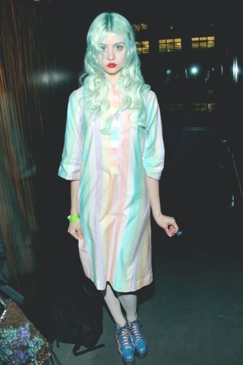 Mode Pastel, Sea Punk, Allison Harvard, Synthwave Art, Space Grunge, Big Fashion, Pastel Goth, Mode Inspiration, Powdered Sugar