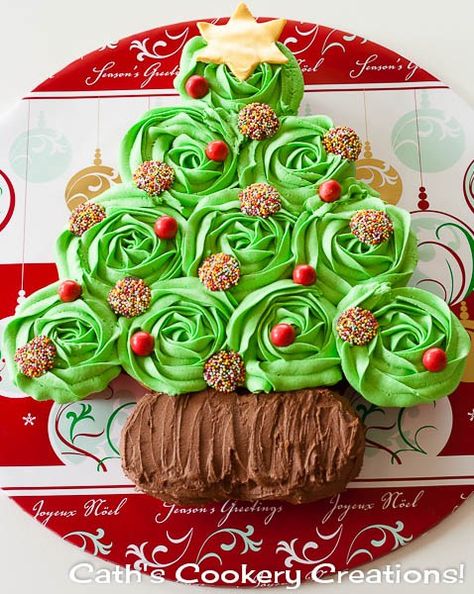 12 cupcakes pull apart Christmas Tree Christmas Tree Cupcake Cake, Christmas Tree Pull Apart, Christmas Cupcake Cake, Christmas Cupcakes Recipes, Cakes Christmas, Christmas Cupcakes Decoration, Christmas Tree Cupcakes, Pull Apart Cupcake Cake, Shaped Cakes