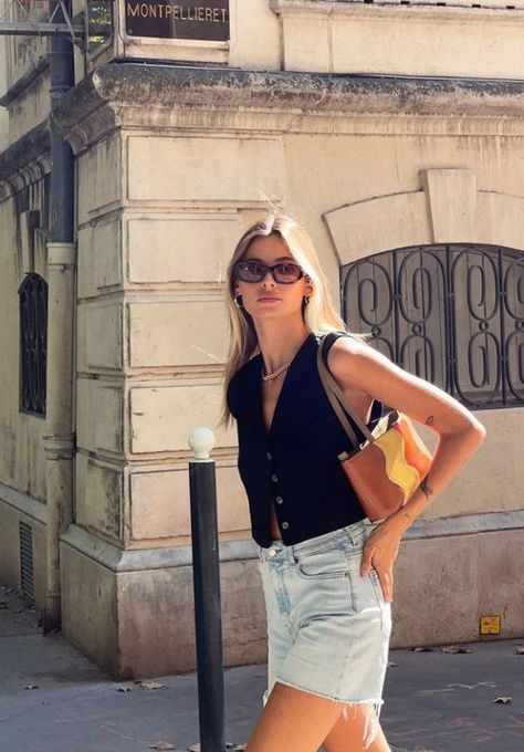 15+ European Summer Outfits You Need To Pack This Year Europe Summer Outfits, Summer City Outfits, Spain Outfit, European Fashion Summer, Parisian Summer, Classy Summer Outfits, London Summer, European Summer Outfits, Europe Outfits