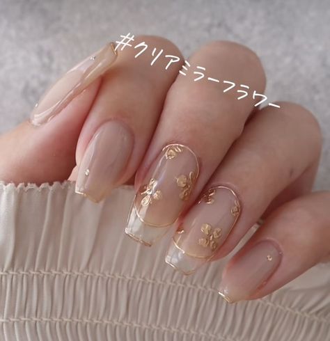 Fall Nail Designs Wedding, Clear Elegant Nails, Wedding Nails Vintage, Chinese Wedding Nails For Bride, White Gold Manicure, Almond Nails Wedding Guest, Simple Ethereal Nails, Elegant Formal Nails, Bridal Nails With Gold