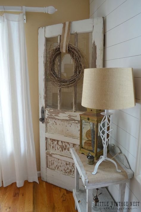 10 Ways to get Farmhouse Style in Your Home. Simple ideas to get farmhouse charm in our home. vintage old door Doors As Wall Decor, Old Door Decor, Old Door Projects, Rethunk Junk, Windows Ideas, Distressed Decor, Doors Diy, Sarah Joy, Painted House