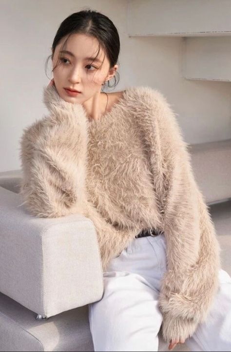 Fur Sweater Outfit, Japan Spring Fashion, Fluffy Clothes, Fuzzy Sweater Outfit, Forever 21 Outfits, Frock Fashion, Fluffy Sweater, Cute Dress Outfits, Elegant Blouse Designs