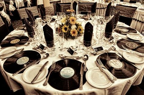 Motown Party, 70s Party Theme, Jazz Party, Motown Records, Rock N Roll Wedding, Music Themed Parties, Music Themed Wedding, Tafel Decor, 70s Party