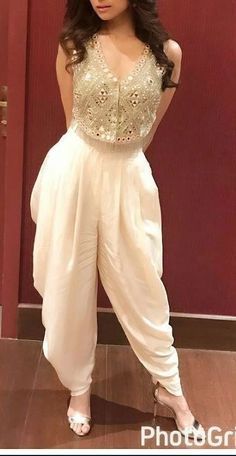 Trendy Outfits Indian, Traditional Indian Dress, Estilo Hippie, Indian Dresses Traditional, Traditional Indian Outfits, Indian Gowns Dresses, Trendy Dress Outfits, Indian Gowns, Indian Bridal Outfits