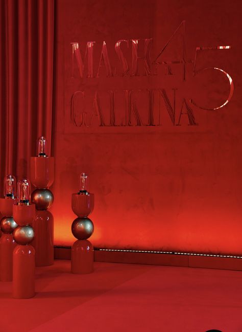 Casino Event Decor, Red Installation, Red Decor, Elegant Themes, Gala Dinner, Luxury Holidays, Art Event, Stand Design, Red Wedding