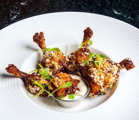 Gourmet Food Predator on Instagram: “Chicken Lollipops | Blue Cheese | Crispy Garlic | Lemongrass | Coriander Follow 👉 @thefoodpredator! Follow 👉 @thefoodpredator! . . . .…” Chicken Wing Plating, Wings Plating Ideas, Dinner Plates Ideas, Food Competition, Roasted Chicken Wings, Plates Ideas, Chicken Lollipops, Milk Nutrition, Crispy Garlic