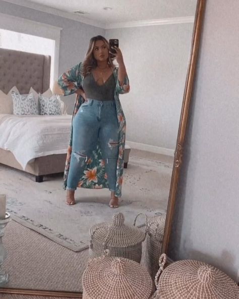 Kristal Heredia Outfits, Hairstylist Outfits, Plus Size Baddies, 2023 Lookbook, Girls Fun, Curvy Fashionista, Shorts Outfit, Oldies But Goodies, Wardrobe Ideas