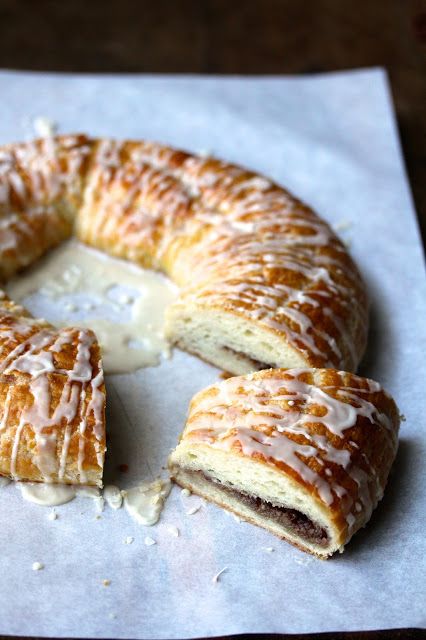 Pecan Kringle Recipe, Kringle Recipe, Danish Kringle, Bread Christmas, Danish Recipes, Norwegian Food, Breakfast Sweets, Danish Food, Coffee Cakes