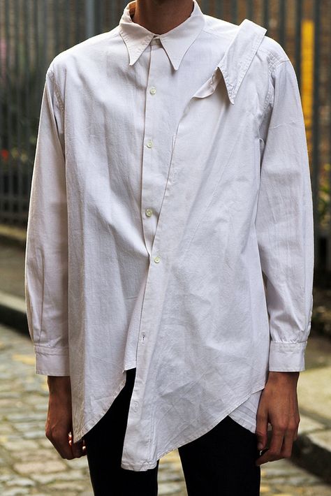 Archive off the shoulder shirt by Joe Casely-Hayford Deconstruction Fashion, Anti Fashion, Mode Inspo, Prince Charming, White Shirts, Looks Style, Mode Inspiration, Fashion Details, White Shirt