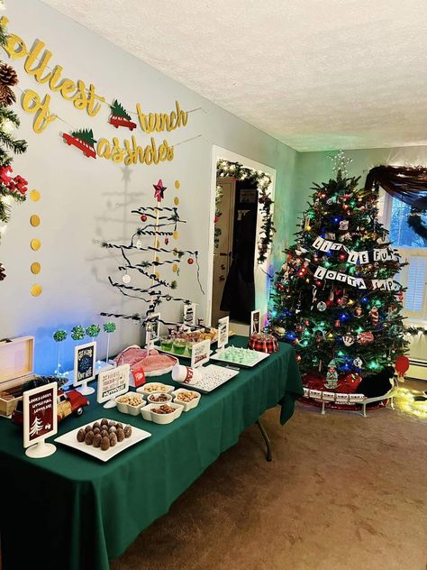 Christmas Vacation Birthday Party, Griswalds Christmas Party Decorations, National Lampoon Christmas Vacation Themed Party, Christmas Movie Themed Party Ideas, Christmas Vacation Christmas Party, Christmas Vacation Party Decorations, National Lampoons Christmas Decorations, Christmas Camping Ideas, Lampoons Christmas Vacation Party