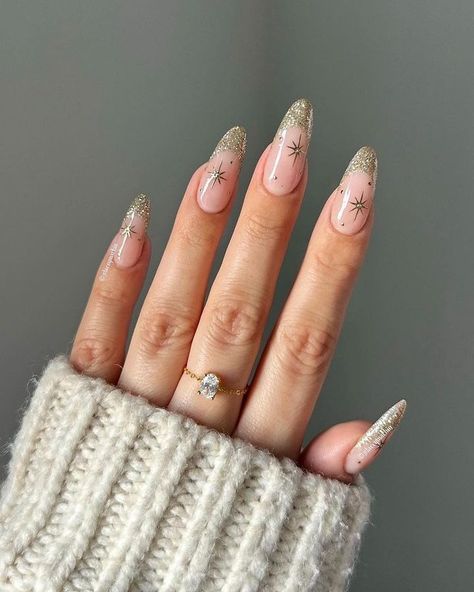 All Posts • Instagram Classy Christmas Nails, French Manicure Kit, Nail Transformation, Red Stiletto Nails, Red And White Nails, Nail Tip Designs, Glitter Accent Nails, Tropical Nails, Nail Stamper