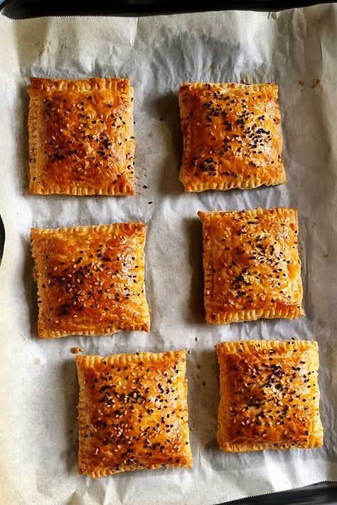 Flaky Puff pastry filled with creamy chicken, sprinkled with sesame seeds and baked to perfection. Chicken Pastry Recipe, Salty Pastries, Chicken And Pastry, Puff Pastry Chicken, Chicken Puffs, Tea Time Treats, Puff Pastry Filling, Cheese Puff Pastry, Savory Muffins