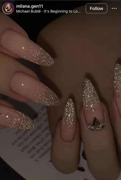 Christmas Nail Designs Short, Nail Art New Years, Party Nails Designs, New Years Nails Acrylic, Birthday Nails Inspo, Nail Inspo Christmas, Easy Christmas Nail Designs, Nail Art New, Christmas Nail Inspo