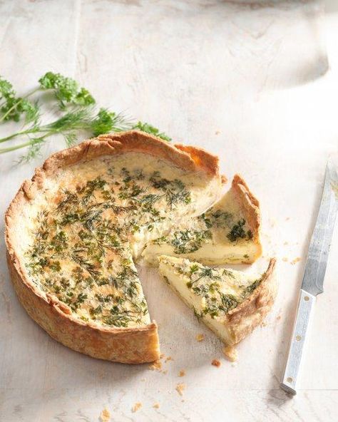 Fresh Herbs Quiche Recipe Herb Quiche, Quiche Crust, Vegetarian Quiche Recipes, Vegetarian Quiche, Easter Brunch Food, Egg Dish, Springform Pan, Quiche Recipes, Easter Brunch