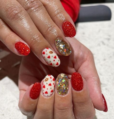 The Lacquer Room Kansas City on Instagram: "We love love and we love the @chiefs! #thelacquerroomkc #valentinesnails #valentines #football #superbowl" Chiefs Nails, Football Nail Designs, Sports Nails, Football Nails, City Nails, Halloween Acrylic Nails, The Chiefs, Nail Art Designs Diy, Kiss Makeup