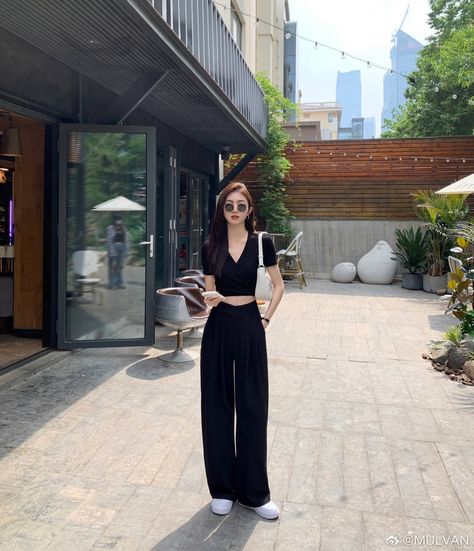 Black Trousers Outfit Casual Korean, Philippines Fashion Casual, Black Trousers Outfit Korean, Black Trousers Outfit Classy, Korean Slacks Outfit, Casual Outfits Philippines, Black Trousers Outfit Casual Classy, Korean Trousers Outfit, Black Slacks Outfit Casual