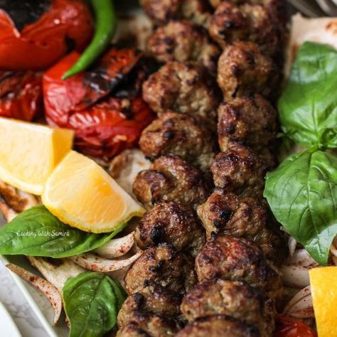 Lubia Polo Recipe, Kabab Koobideh, Koobideh Recipe, Kebab Skewers, East Recipes, Kebabs On The Grill, Middle East Recipes, Saffron Rice, Persian Cuisine