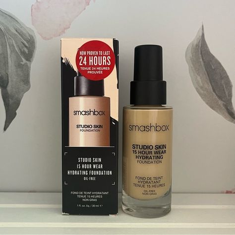 Smashbox Studio Skin 24 Hour Oil-Free Hydra Foundation 1.05 Smashbox Makeup, Contour Palette, Sodium Lauryl Sulfate, Liquid Foundation, Oil Free, Hyaluronic Acid, Perfect Match, Concealer, Skin Tones