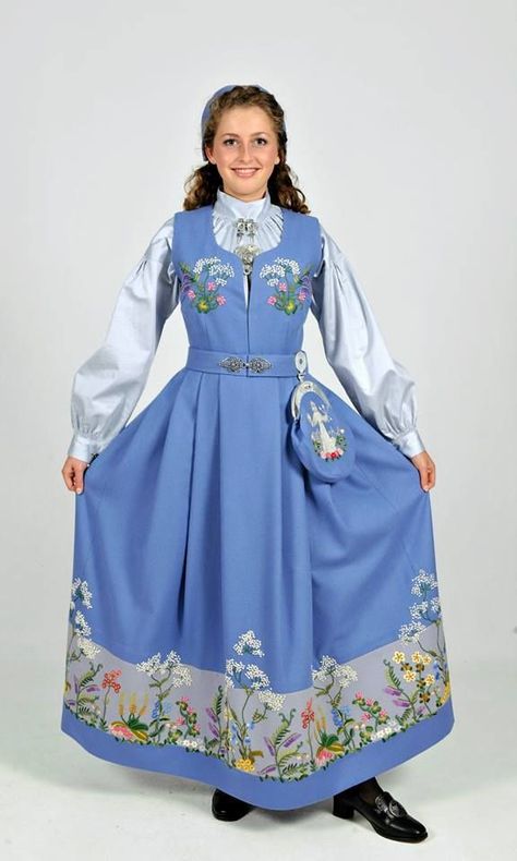 Norway traditional dress Bunad Dress, Bunad Embroidery, Bunad Norway, Norway Clothes, 1800s Womens Fashion, Norwegian Dress, Norway Girls, Traditional Clothing Around The World, Scandinavian Dress