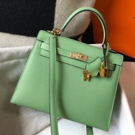 Vert Criquet Hermes, Fancy Things, Luxury Lifestyle Women, Handbag Stores, Hermes Belt, Lifestyle Women, Designer Replica, Beautiful Handbags, Hermes Paris