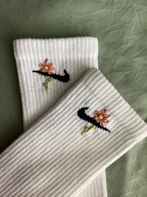 $10 Nike Socks Diy, Flower Nike Socks, Nike Sock Embroidery, Embroidered Nike Socks, Embroidery On Socks, Socks Embroidery, Fall Embroidery Designs, Trendy Socks, Embroidered Socks