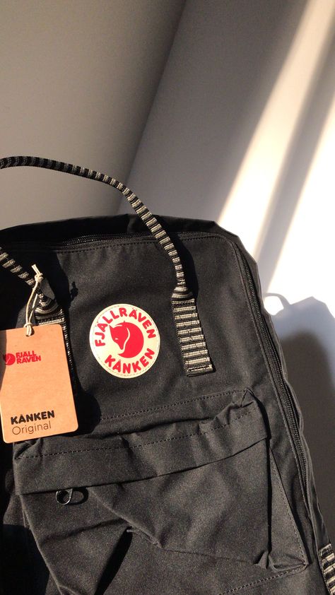 Black Kanken Aesthetic, Kanken Aesthetic, Fjallraven Kanken Black, Dream Backpack, Grunge Backpack, Kanken Bag, Kanken Classic, Backpack Fjallraven, Fjällräven Kånken