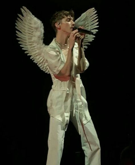 Troy Sivan, Aesthetic Halloween Costumes, Troye Sivan, Aesthetic Halloween, Angel Baby, Fashion Aesthetics, Halloween Costumes, Angel, Halloween