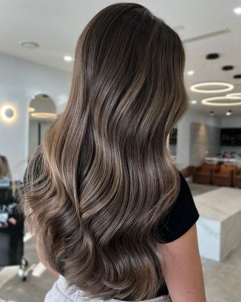 Soft Lights Hair, Hailait Hair Color, Dimensional Brown Balayage, Brunette Beige Balayage, Dimensional Balayage Brunettes, Brunette 2023, Deb Hairstyles, Soft Brown Balayage, Dimensional Brown Hair