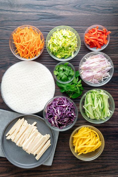 Spring Rolls With Fruit, Vietnamese Rice Paper Rolls Vegetarian, Fried Rice Rolls Recipe, Rice Paper Spring Roll Recipe, Thai Fresh Spring Rolls, Spring Roll Filling Ideas Rice Paper, Rice Wraps Spring Rolls, Spring Rolls With Rice Paper, Spring Rolls Vegetable