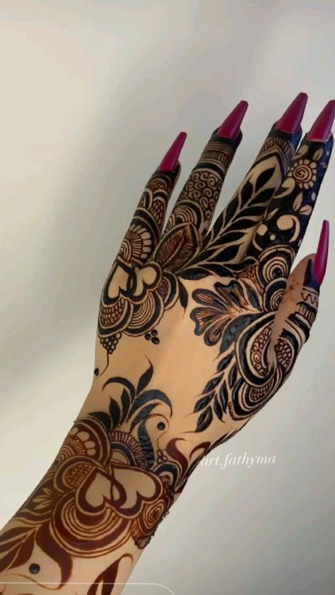 Mehrab Mehndi Design, Rose Pattern Mehendi Design, Mahadi Design Beautiful, Mehndi Designs Dubai Style, Dark Mehndi Designs, Dubai Style Mehndi Design Back, Dubai Mehendi Designs Rose, Dubai Pattern Mehndi Design, Dubai Pattern Mehndi