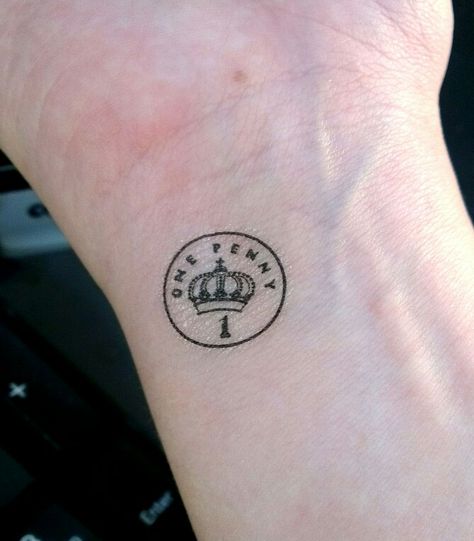 English Penny Temporary Tattoo. Might like this as a charm on an anklet tattoo. Penny Tattoo Ideas, Clown Looks, Penny Tattoo, Pennywise Tattoo, Hip Thigh Tattoos, Peony Tattoo, Aztec Tattoo Designs, Evil Clown, Geometric Tattoo Arm