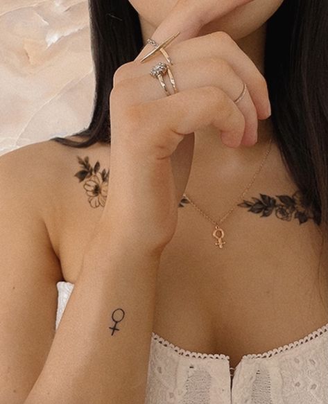 Dainty Woman Tattoo, Female Tattoos Aesthetic, Feminine Sign Tattoo, Femininity Tattoo Symbol, Female Tattoo Symbol, Feminism Symbol Tattoo, Female Symbol Tattoo Finger, Femist Tattoos, Female Empowerment Tattoos Minimalist