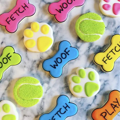 Dog Themed Cookies Royal Icing, Iced Dog Cookies, Dog Cookies Decorated Royal Icing, Dog Sugar Cookies Decorated, Bark Mitzvah, Dog Sugar Cookies, Mm Cookies, Bakery Sugar Cookies, Cookie Crafts