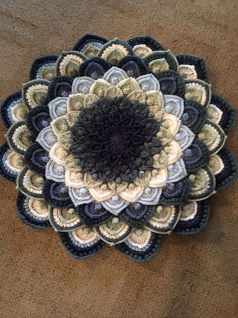 Ravelry: AlsmaArt on Etsy Doily Dream Catchers, Free Crochet Doily Patterns, Mandala Wall Hanging, Mandala Wall, Crochet Doily Patterns, Crochet Mandala, Crochet Lovers, Crochet Doily, Crochet Stuff