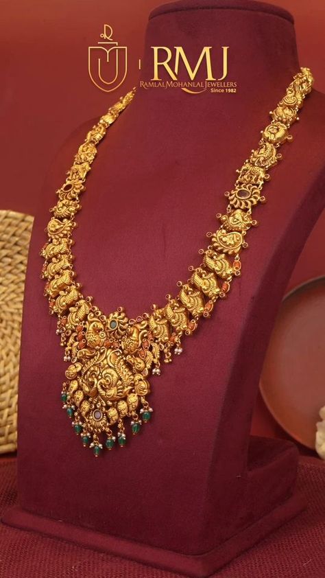 Ramlal mohanlal jewellers 📍 No 69, Between 5th and 6th Cross, Sampige Road, Malleswaram, Bengaluru �📞 Contact: 8105107597 #necklace #goldnecklace #necklacecollection #goldjewellery #goldjewellerycollection #necklacejewellery #goldnecklace Haram Necklace Set Gold, Long Antique Necklace Gold, Muvvala Haram Designs Gold, 40grams Gold Haram, Long Haram Gold Jewellery Designs, Long Haram Gold, Haaram Designs, Gold Chain Necklace Womens, Gold Haram Designs