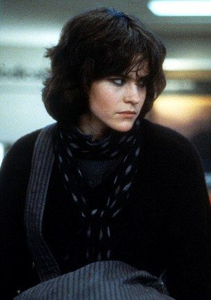 Ally Sheedy, pictured as Allison Reynolds in The Breakfast Club... Ally Sheedy, Breakfast Club Movie, 1980s Films, 80s Pop Culture, The Breakfast, The Breakfast Club, Pink Floyd, Dark Hair, Lana Del Rey