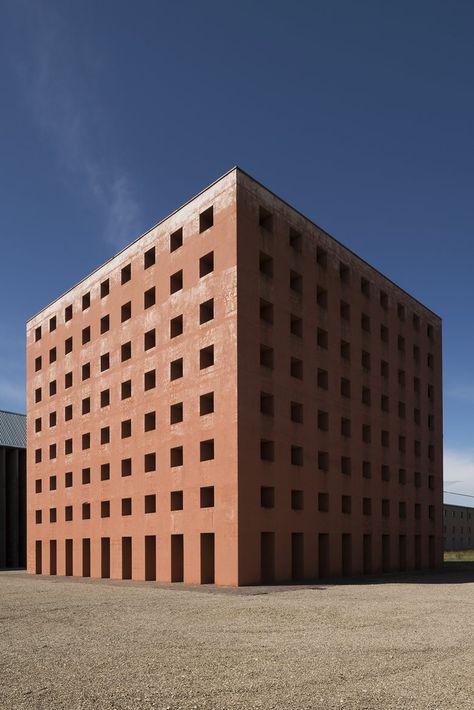 Aldo Rossi Architecture, Aldo Rossi, Modena Italy, Visual Notes, Architecture Model, Original Image, Picture Gallery, Skyscraper, Architects