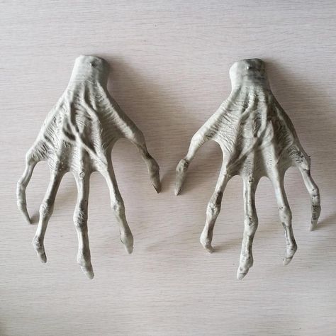 Diy Skeleton Hand, Coraline Decor, Witch Sculpture, Mummy Hand, Halloween Hands, Hand Props, Zombie Decorations, Hand Bones, Black Rose Ring