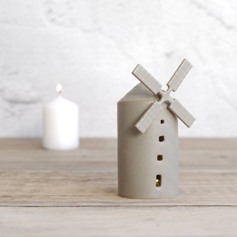 Introducing our ceramic windmill tea light holder in sage grey—a charming addition to your decor! Handmade with care, each miniature windmill exudes rustic charm and warmth, perfect for enhancing your country decor. Crafted to perfection, this ceramic miniature is more than just a decorative piece—it's a functional LED light holder that illuminates your space with a cozy glow. Tiny Cottages, Miniature Farmhouse, Small Led Lights, Mini Led Lights, Bread Art, Tiny Cottage, Ceramic Houses, Light Candle, Light Holder