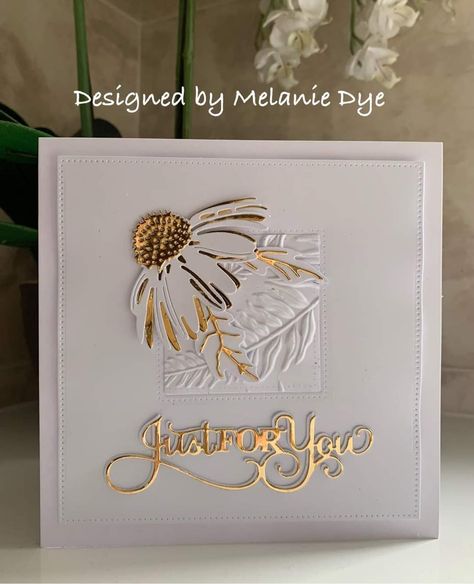 Honeybee Flowers, Cheerful Daisy, Cheerful Daisies, Simple Card Designs, Lisa Horton, Sunflower Cards, Daisy Cards, White Cards, Hand Made Greeting Cards