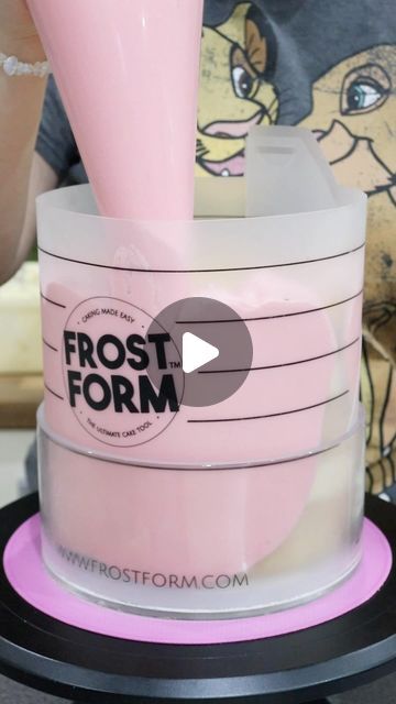 Frost Form Buttercream, Frost Form Cake Ideas, Frost Form Cake, Whipped Cream Frosting Cake, American Buttercream Frosting Recipe, Cream Chantilly, Frost Form, American Buttercream, Decorator Frosting